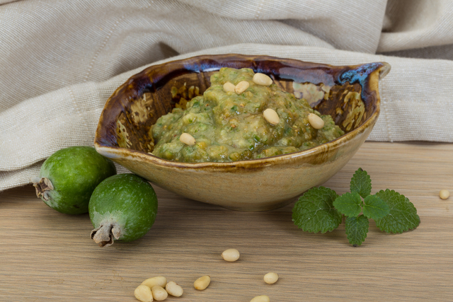Salata din feijoa