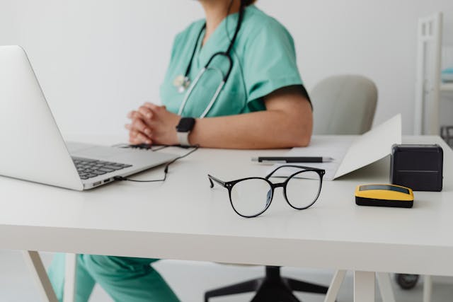 Cabinet doctor