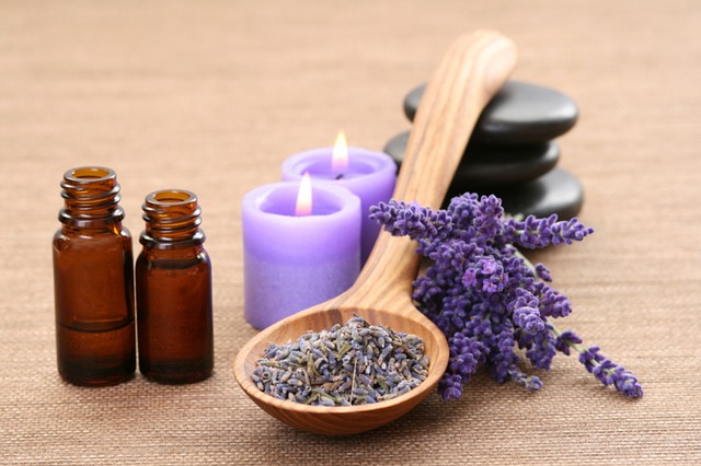 Sticluta cu ulei si legatura de lavanda