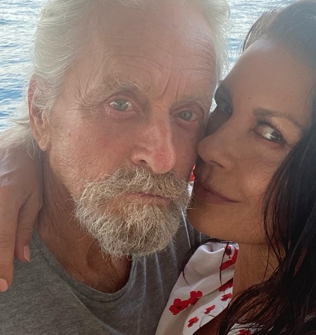 Michael Douglas și Catherine Zeta-Jones într-o poză din arhiva personală