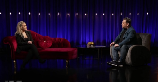 Oana Radu și Mihai Ghiță, în timpul interviului din cadrul emisiunii „În Oglindă”