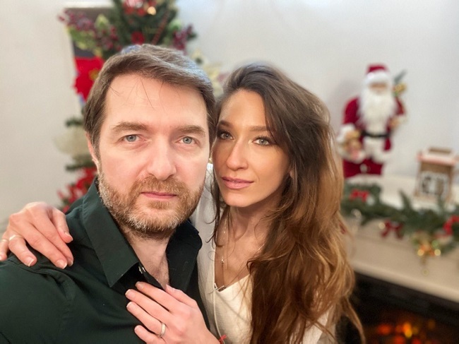 Ioana Dichiseanu și soțul ei Adrian Artene, îmbrățișați în Ajunul Crăciunului din 2020
