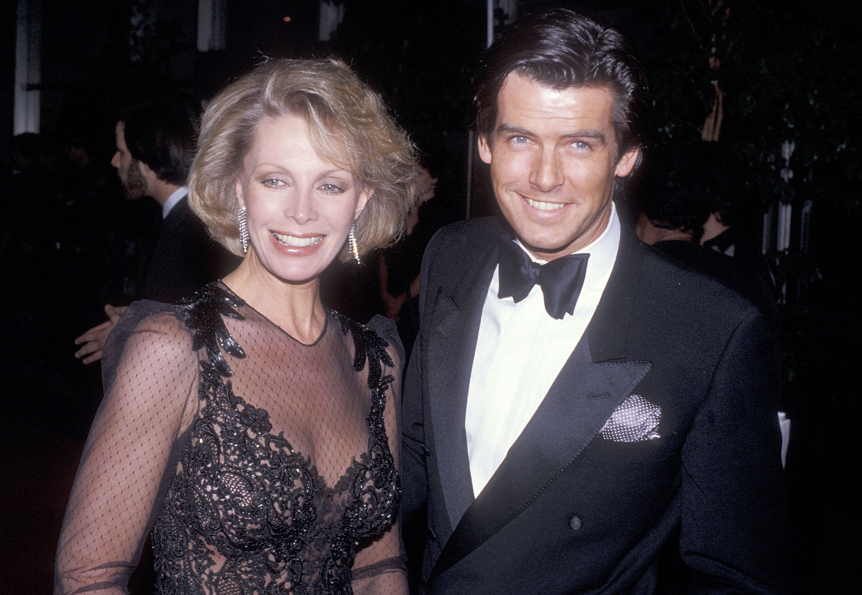 Actorul Pierce Brosnan și prima lui soție Cassandra Harris, la Globul de Aur, 1985