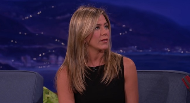 Jennifer Aniston în cadrul unui interviu la televiziunea TBS