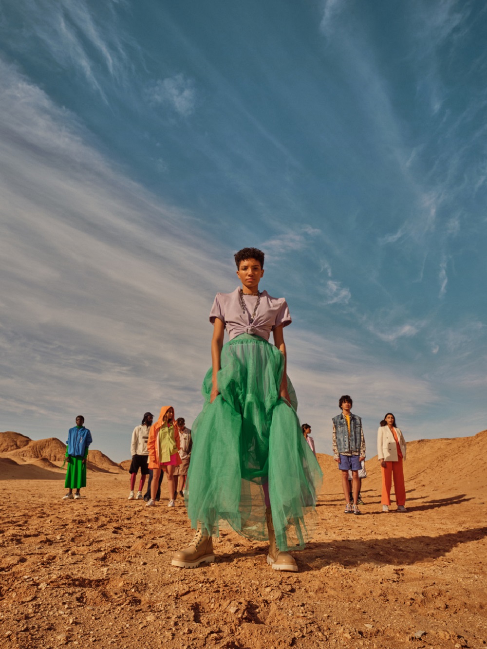 Prezentare de modă în deșert.