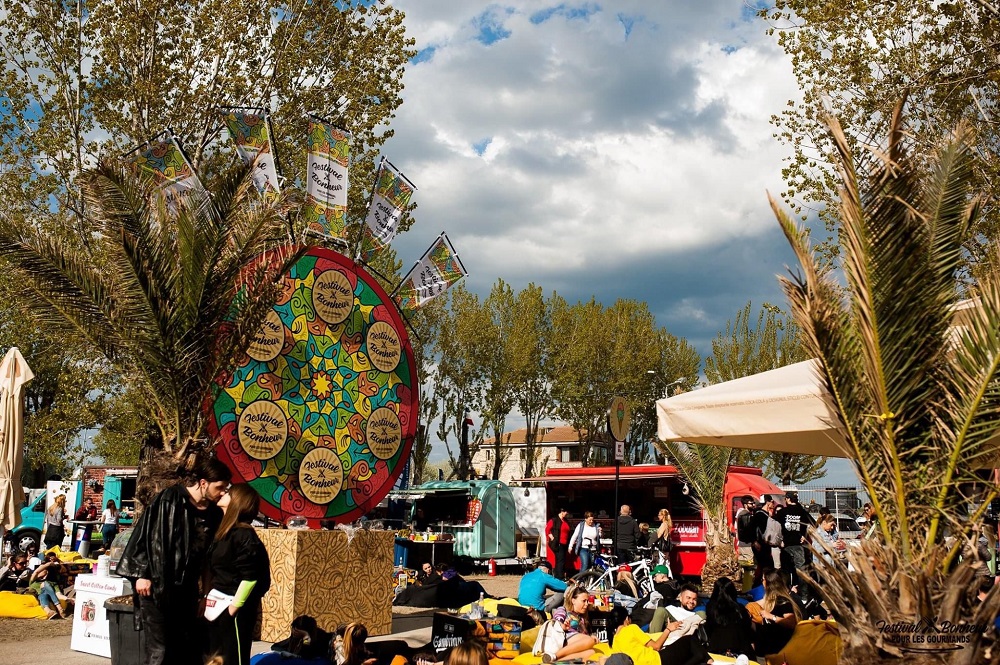 Participanții de la Festival du Bonheur