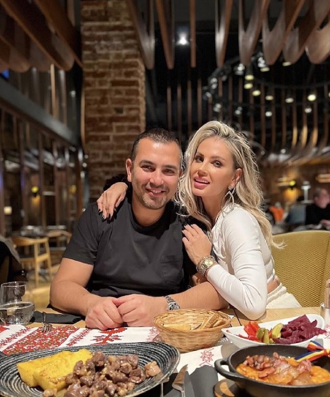 Andreea Bănică și Lucian Mitrea la o cină în oraș, cu ocazia aniversării lui.
