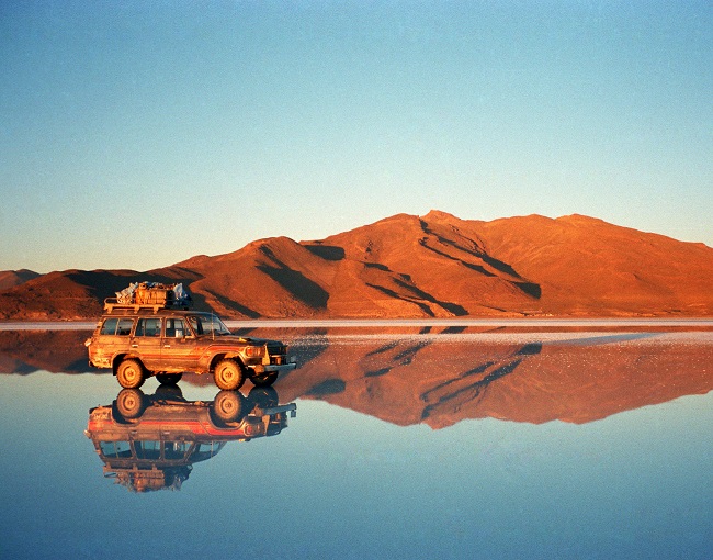 SUV în deșertul din Bolivia