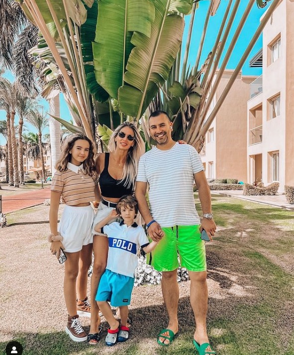 Andreea Bănică și Lucian Mitrea în vacanță alături de cei doi copii ai lor.