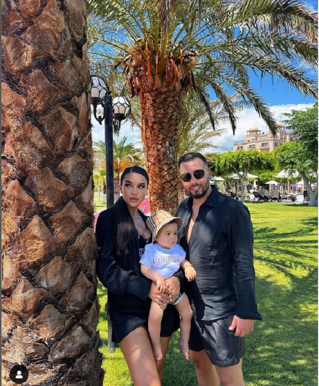 Larisa Udilă, Alex Ogică și copilul lor Milan, în vacanță în Turcia.