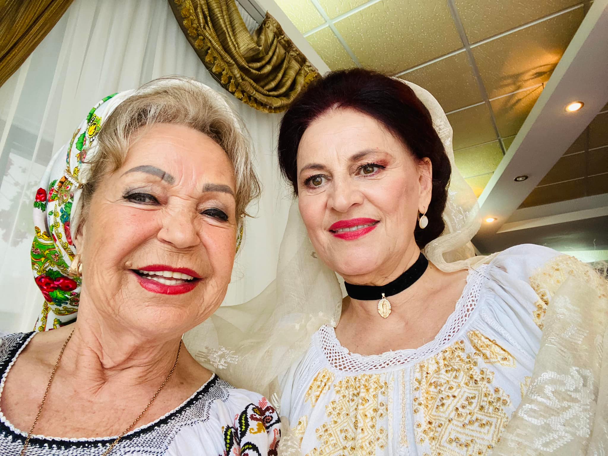 Mioara Velicu alături de  Elisabeta Turcu Juverdeanu