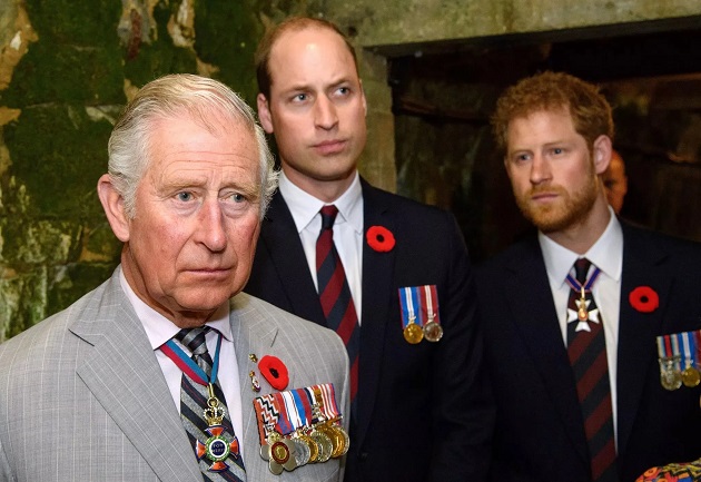 Regele Charles al III-lea alături de copiii săi, William și Harry.