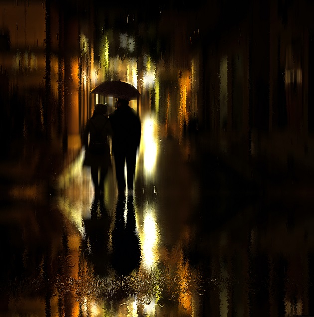 Cuplu care se plimbă prin ploaie, în timp ce se apără de picături cu o umbrelă.