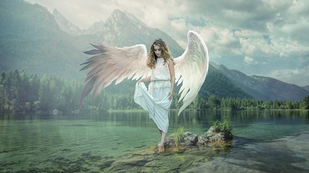 Ilustrație cu o femeie cu aripi de înger, care merge cu picioarele pe stâncile de sub apă