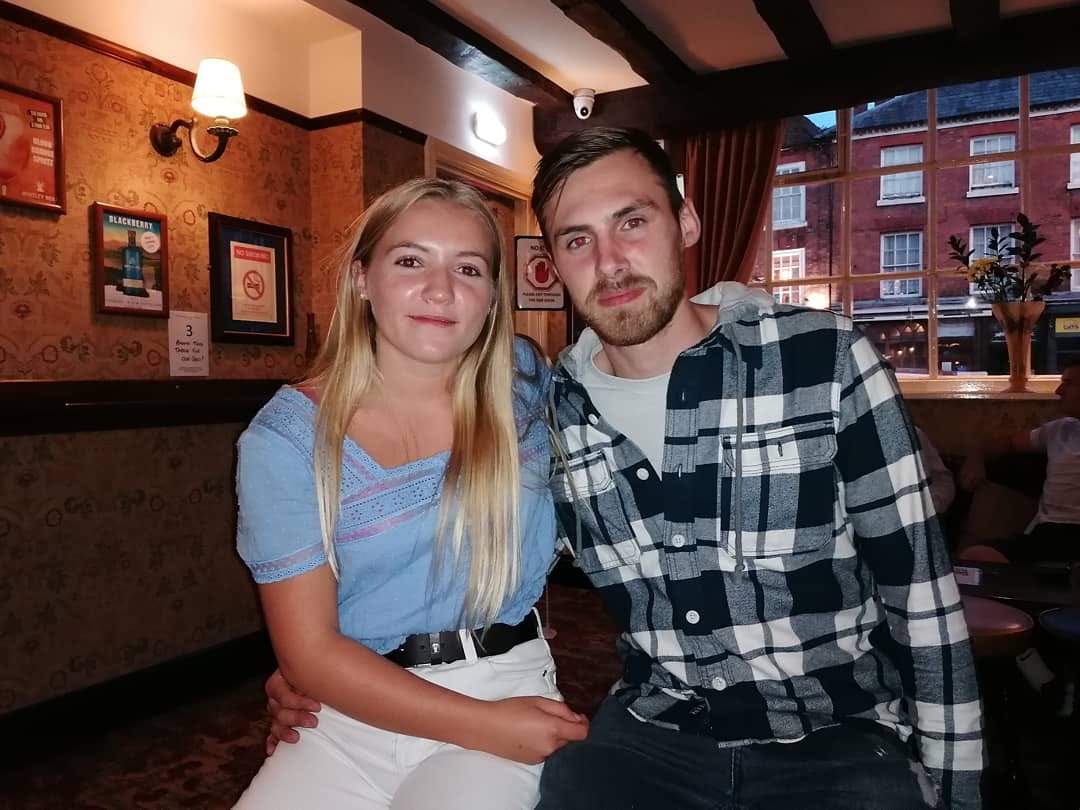 James Howard-Jones alaturi de iubita sa, într-un restaurant, inainte de seara care a schimbat totul