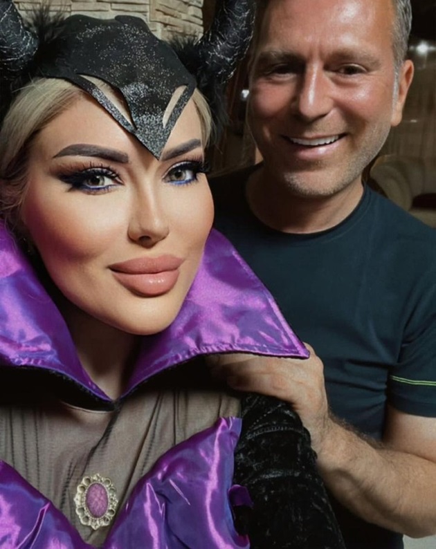Christian Sabbagh alături de soția sa costumată în Maleficent