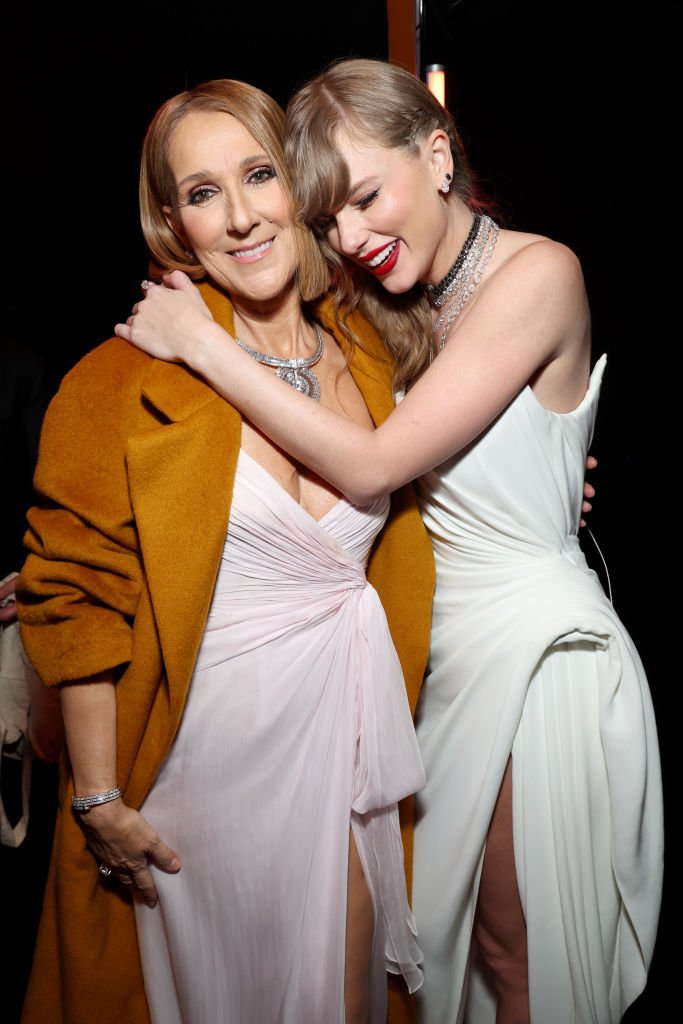 Taylor Swift o îmbrățișează pe Celine Dion la gala Premiilor Grammy din 4 februarie 2024