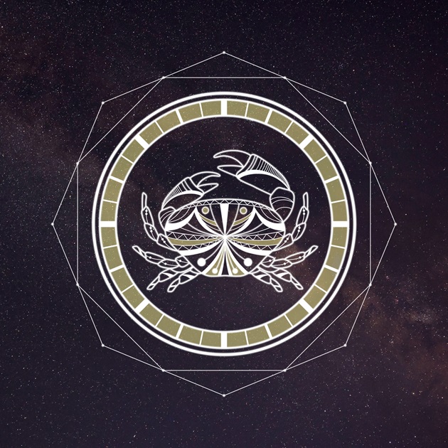 Ilustrație simbolul zodiei Rac încercuit, pe un fundal ce imită cerul plin cu stele