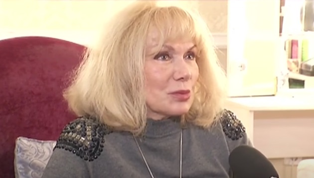 Paula Rădulescu emoționată, în timpul unui interviu acordat după moartea prietenei sale, Stela Popescu