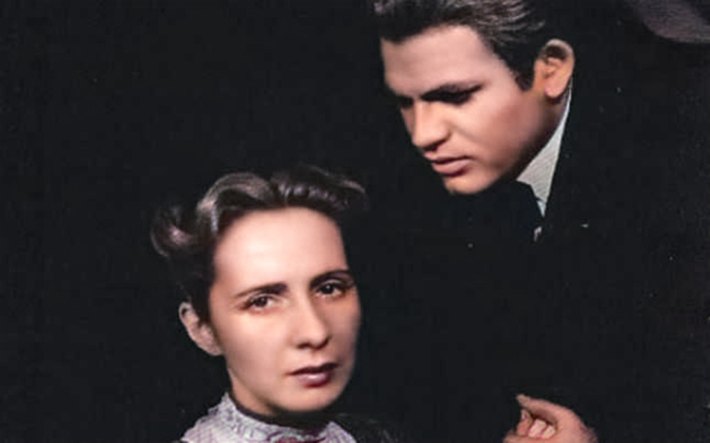 Clody Bertola şi Liviu Ciulei, pe scenă, interpretându-și rolurile din spectacolul „Pescăruşul”, 1949