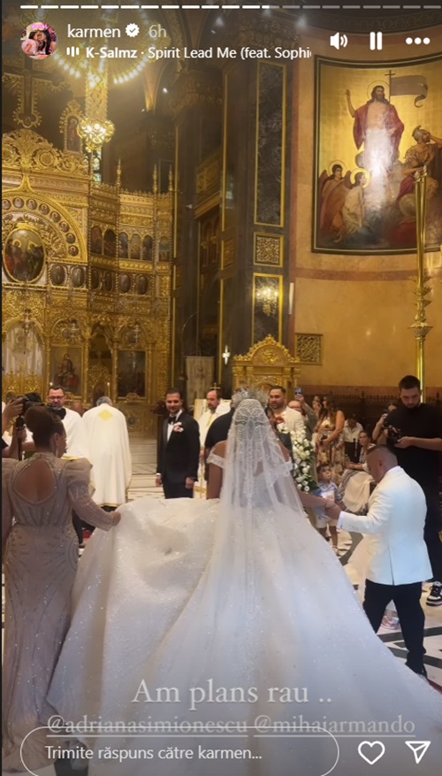 Adriana Simionescu, condusă la altar de părinții ei, în timp ce mirele o aștepta nerăbdător și emoționat