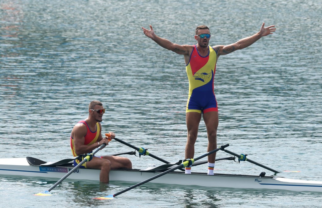 Cornea Andrei și Enache Marian sărbătoresc câștigarea medaliilor de aur după ce au concurat la proba dublu vâsle masculin, la Jocurile Olimpice 2024