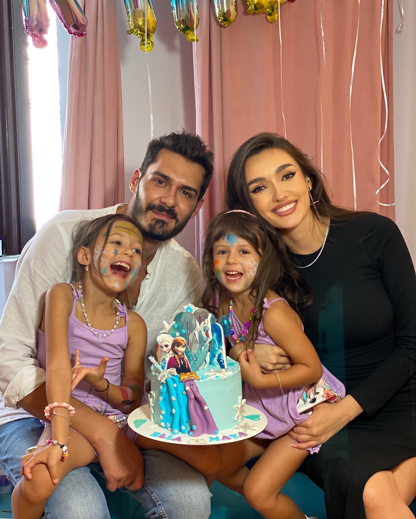 Viviana Sposub și George Burcea alături de fiicele acestuia din mariajul cu Andreea Bălan, la o petrecere aniversară cu tort și picturi pe față