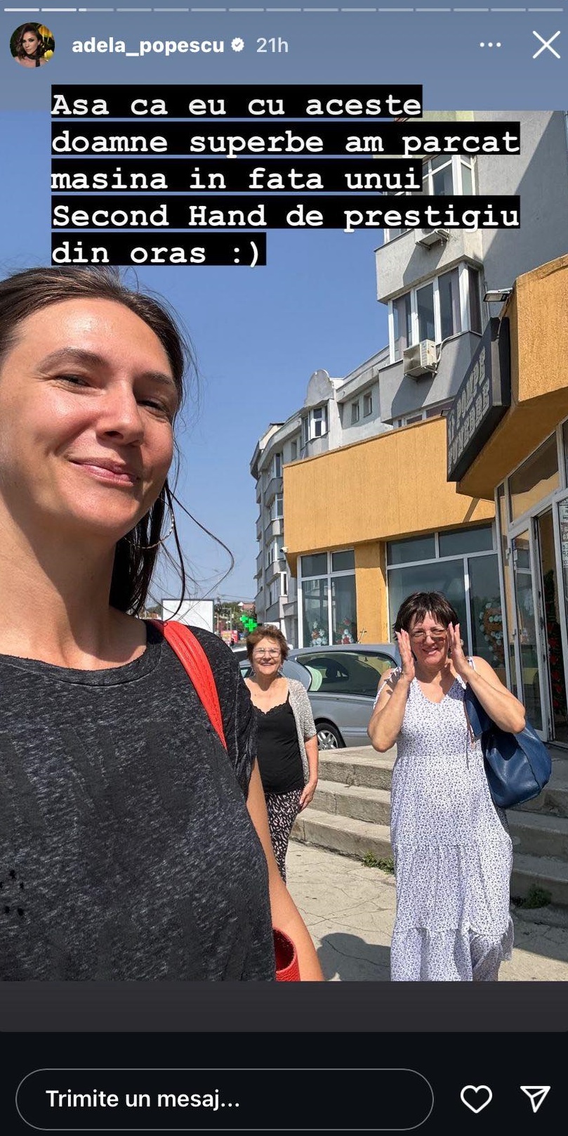 Adela Popescu în oraș, la cumpărături, alături de mama și mătușa ei
