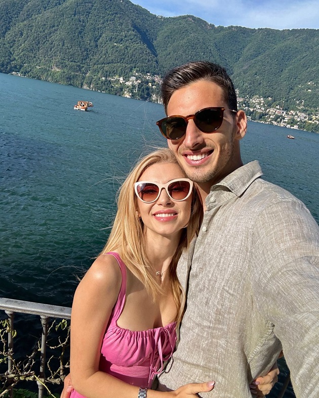Andreea Bălan și Victor Cornea în vacanță în Italia, în timpul căreia au făcut fotografii pe malul Lacului Como