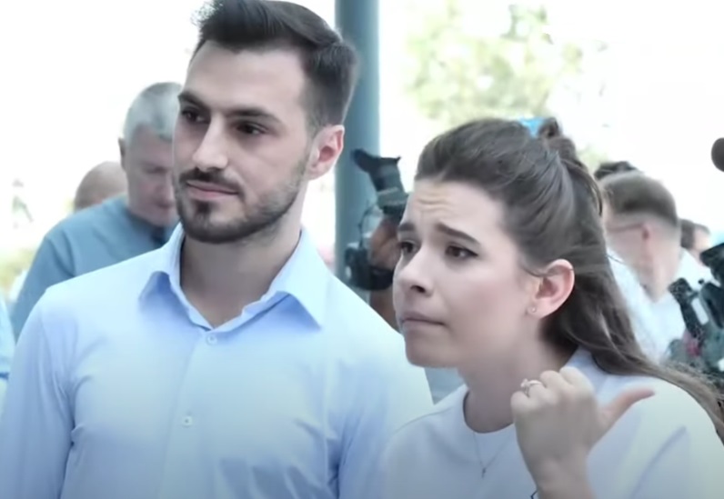 Kira Hagi și Thomas Ferfelis, îmbrăcați amândoi în alb, la inaugurarea hotelului din cadrul Academiei Hagi