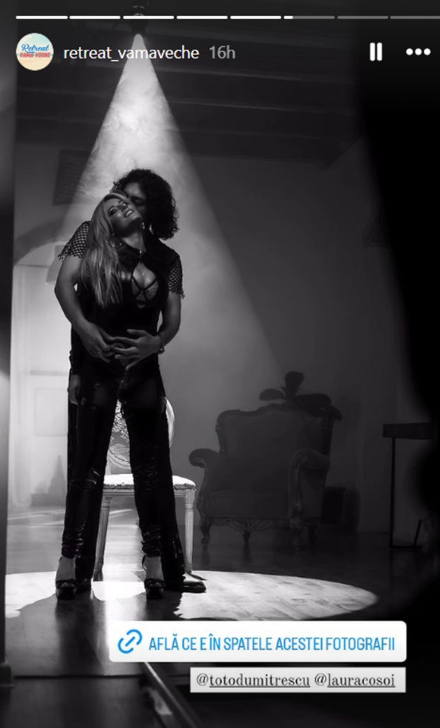 Imagine alb-negru cu Laura Cosoi dansând pasional cu Toto Dumitrescu în lumina reflectoarelor, în filmul de comedie „Retreat Vama Veche”
