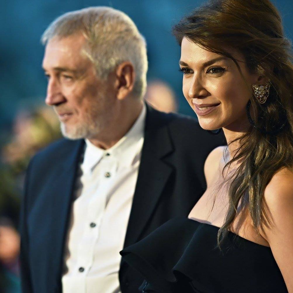 Dan Chișu alături de Alina Chivulescu, la un eveniment, îmbrăcați amânoi în negru