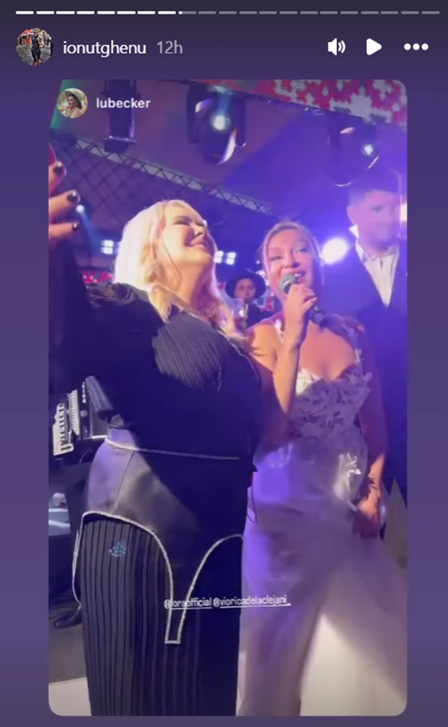 Lora cântând la propria nuntă, alături de Viorica de la Clejani