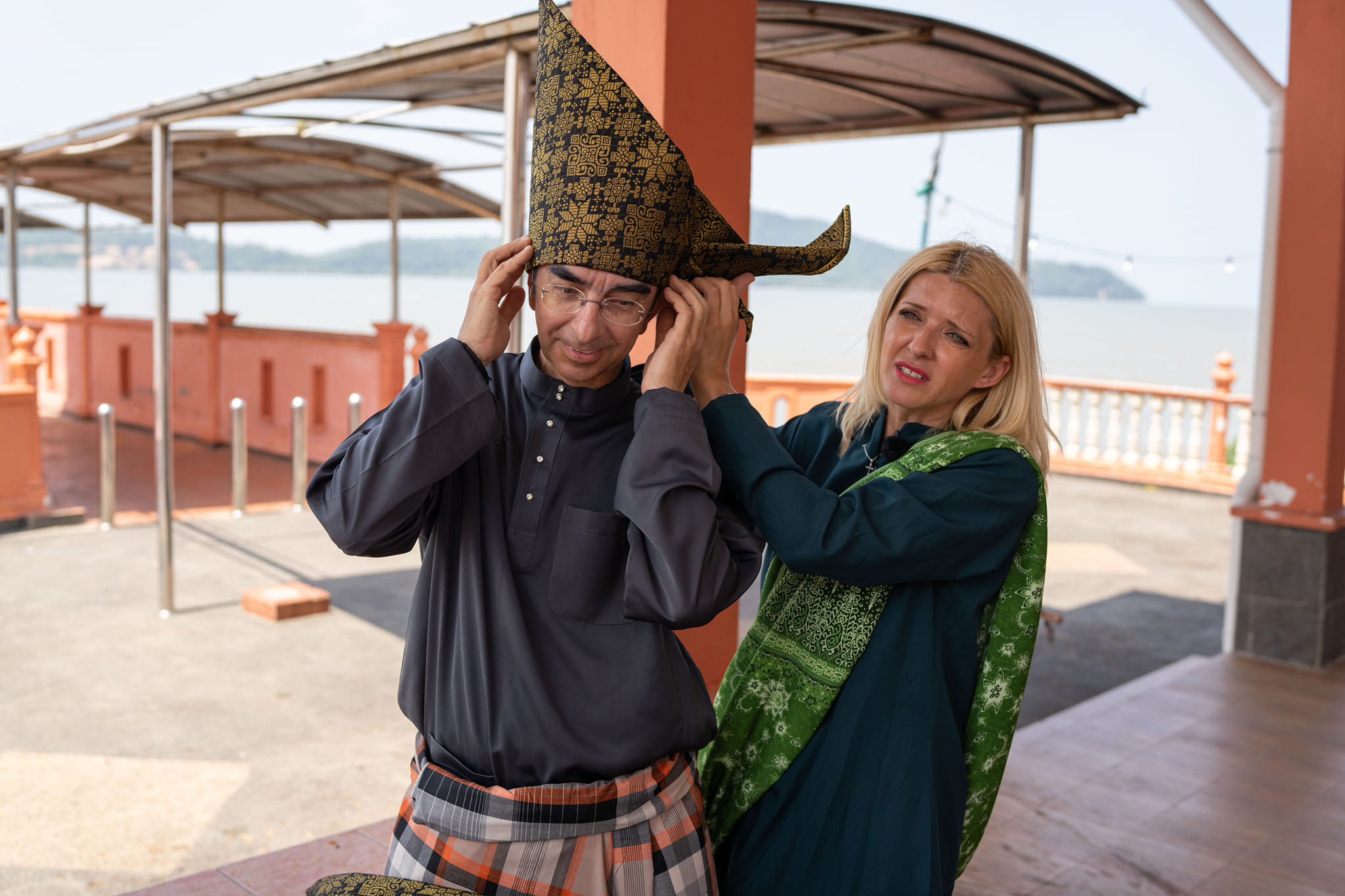 Mihai Găinușă și Oana Paraschiv în timpul unei probe de la Asia Express