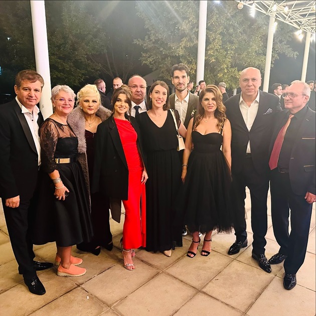 Theo Rose și Anghel Damian la nunta finilor, alături de Marcela Fota, Mariana Ionescu Căpitănescu și alți invitați
