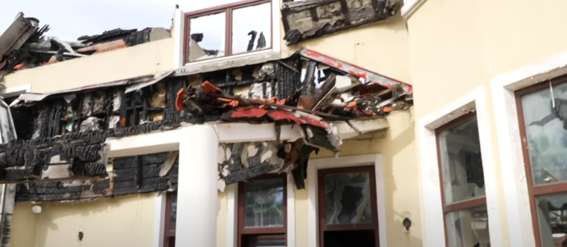 Fosta casă a lui Irinel Columbeanu, distrusă de incendiul devastator din 2020