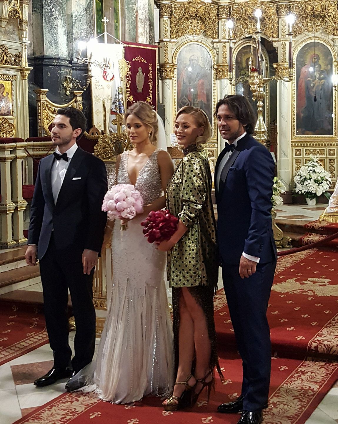 Oana Matache și fostul soț Răzvan Miheț în ziua nunții, în biserică, alături de Delia și soțul ei Răzvan Munteanu