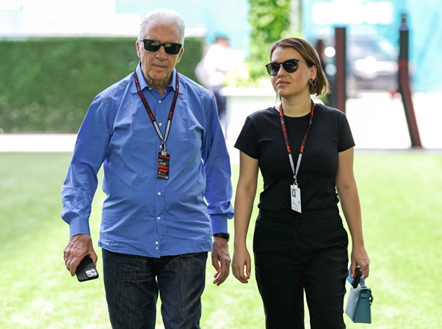 Romina Gingașu și soțul ei, Piero Ferrari, în timpul antrenamentelor dinaintea competiției de F1 de la Miami, la Miami International Autodrome, pe 3 mai 2024, în Miami, Statele Unite
