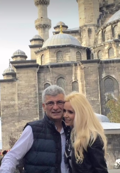 Mihaela Botezatu îmbrățișându-l pe Silviu Prigoană, în timpul unei vacanțe petrecute împreună