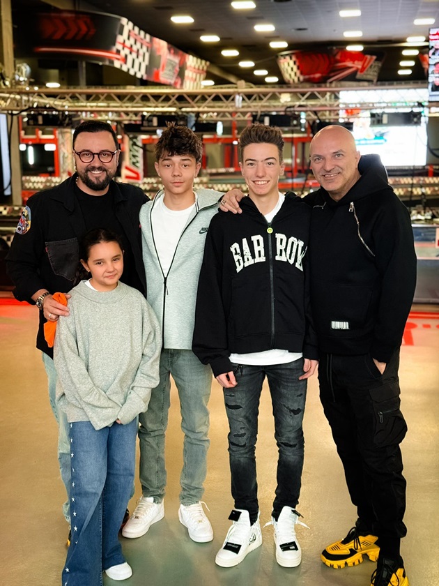 Cătălin Măruță și Dan Capatos alături de copiii lor, la karting, de ziua lui Andrei Capatos
