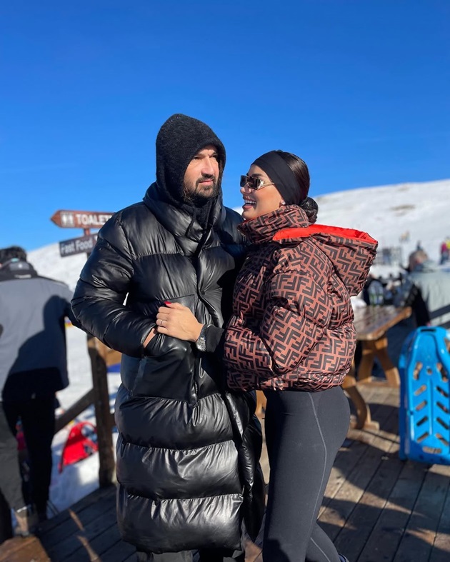 Dan Alexa și Andrada la munte, îmbrăcați gros, pentru vremea de iarnă