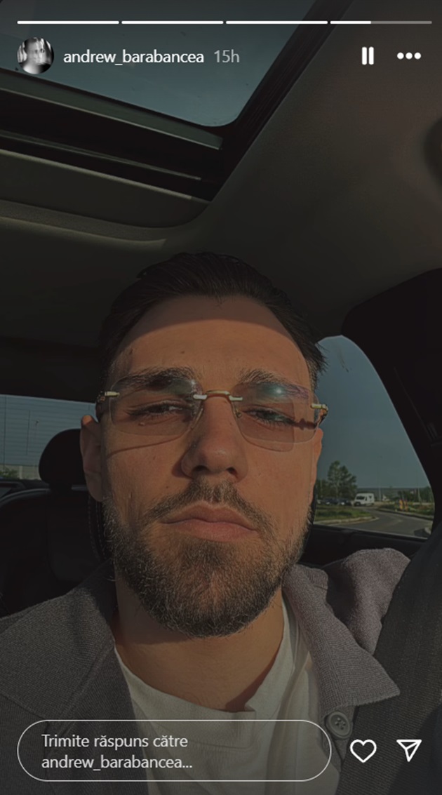 Andrew Barabancea după externare, făcându-și un selfie în mașină