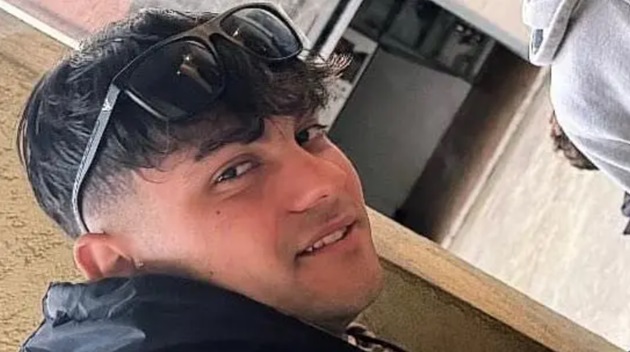imagine cu Lorenzo Cristea cu ochelari de soare pe cap