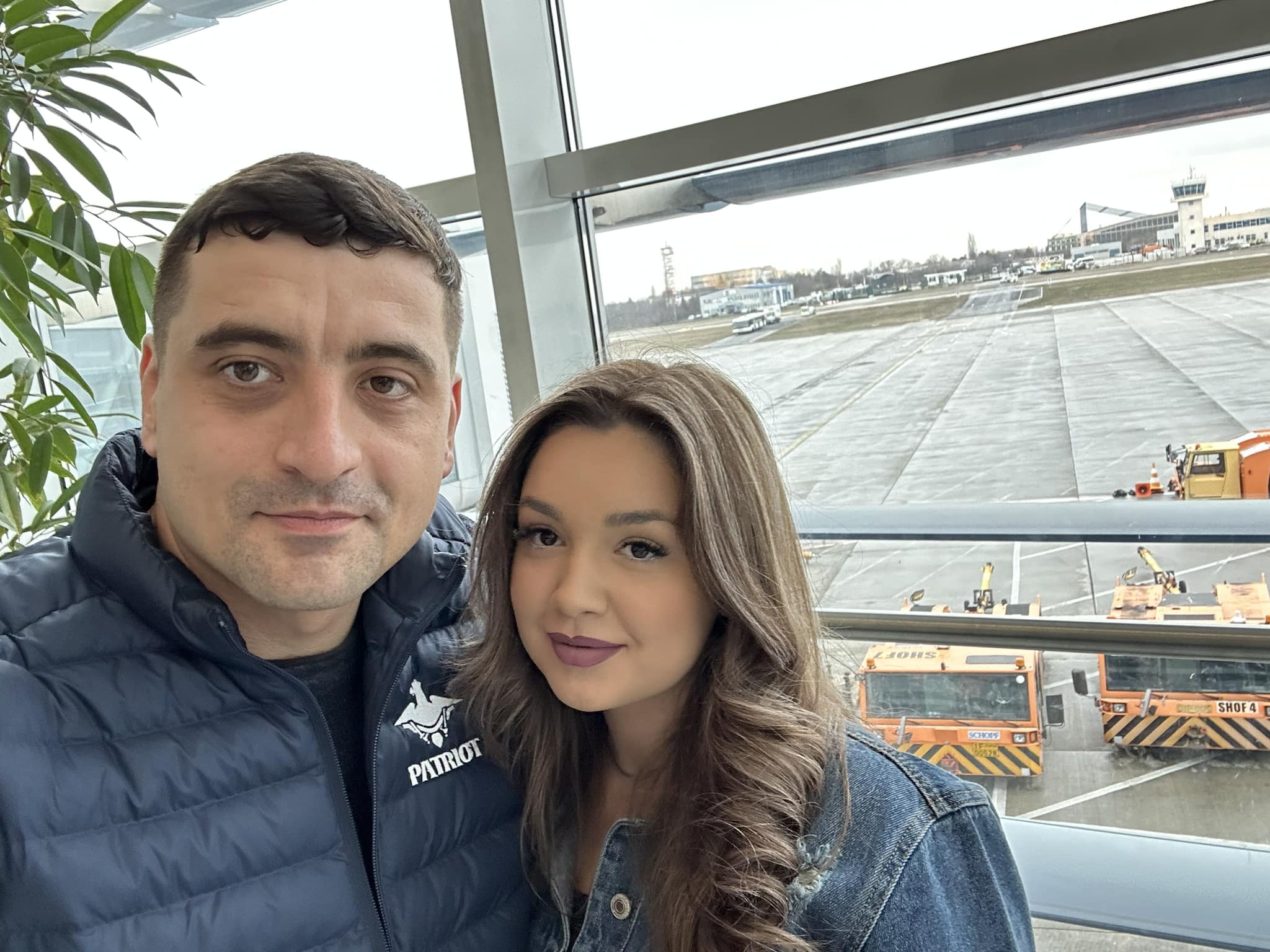 George Simion și Ilinca Simion împreună în aeroport