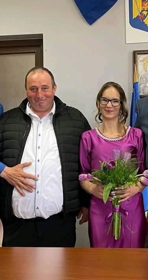 Cei doi soți aflați în căruță în timpul accidentului, fotografiați la cununia lor civilă
