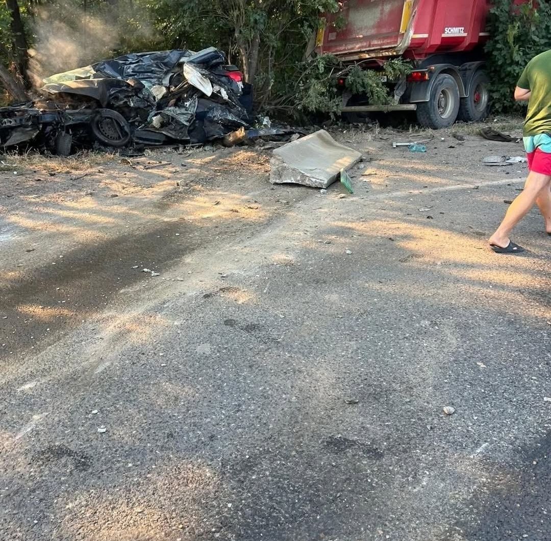 Imagine de la locul accidentului din 8 iulie 2025 de pe Centura Capitalei, din zona Mogoșoaia, în care a murit un tânăr de 30 de ani din Teleorman, după ce mașina sa a fost strivită de un autocamion