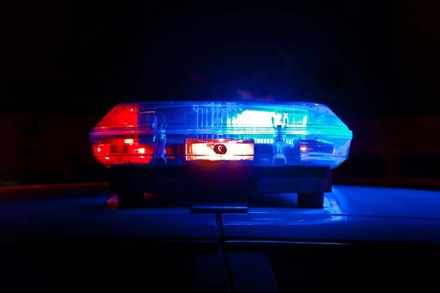 Girofar mașină de poliție aprins în timpul unei urgențe
