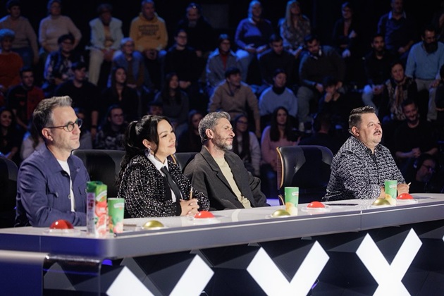 Dragoș Bucur la masa juriului „Românii au talent”, alături de foștii săi colegi: Andi Moisescu, Andra Măruță, Mihai Bobonete