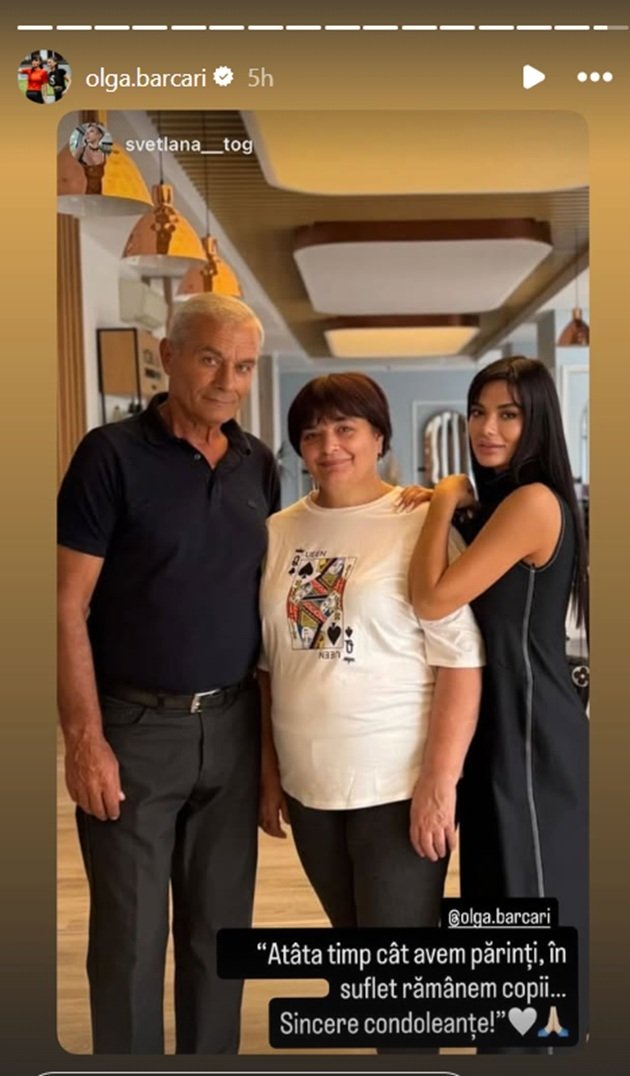 Olga Barcari alături de părinții ei, sprijinindu-se de umărul mamei
