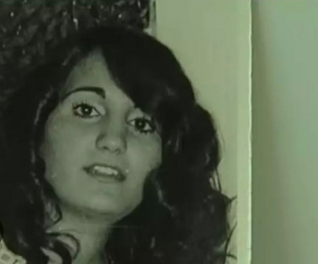 Imagine alb-negru cu Marinela Chelaru în tinerețe, când era brunetă